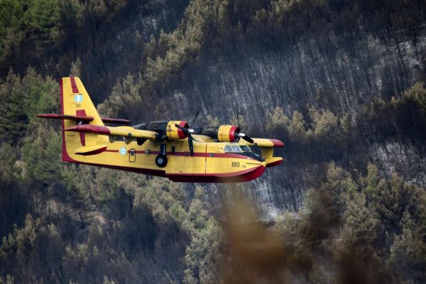 Κατάσβεση πυρκαγιάς στο Μετόχι Αττικής, 15 Αυγούστου 2017 (Menelaos Myrillas / SOOC)
