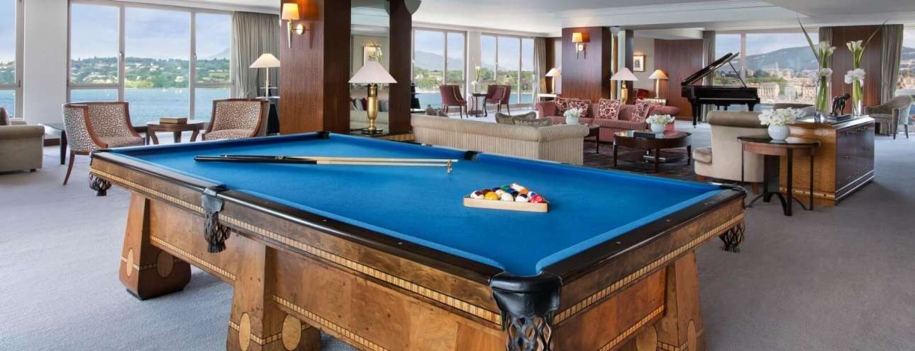 1600x900-Royal-Penthouse-Suite---Imperial-Living-Room-Entertainment-Med