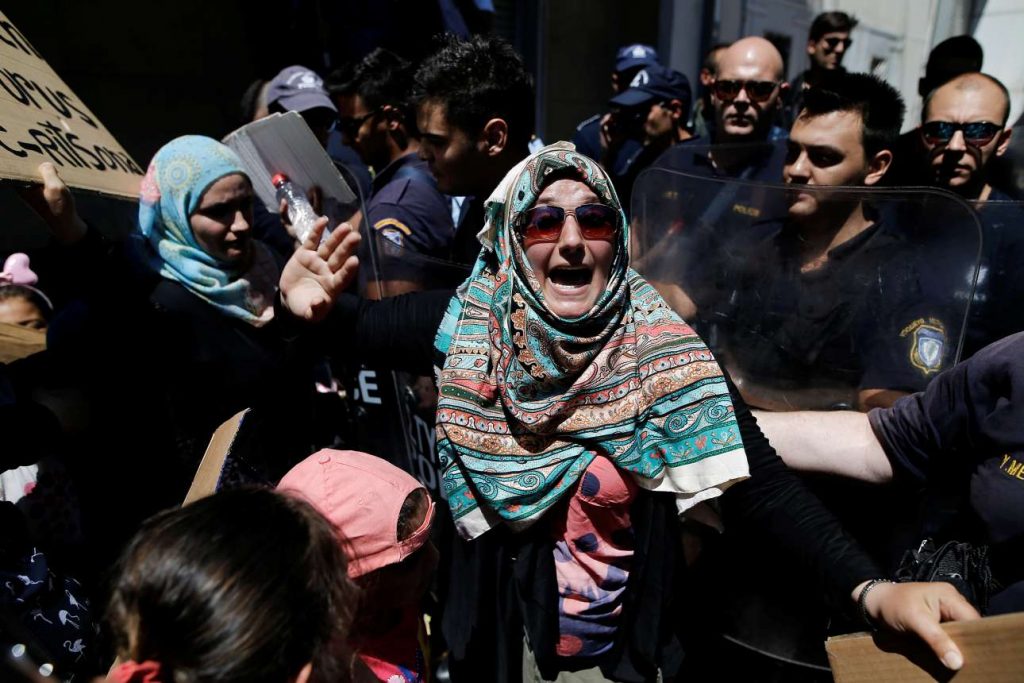 2017-08-02T111705Z_1190144459_RC11795872F0_RTRMADP_3_EUROPE-MIGRANTS-GREECE-PROTESTS