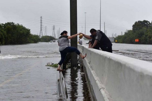 2017-08-27T155303Z_433035103_RC1A7BA03890_RTRMADP_3_STORM-HARVEY