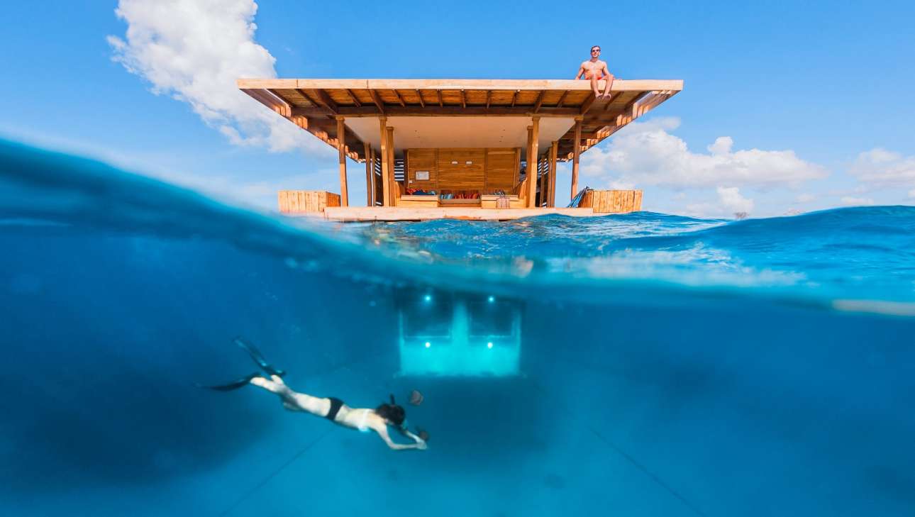 Above-and-under-water-room