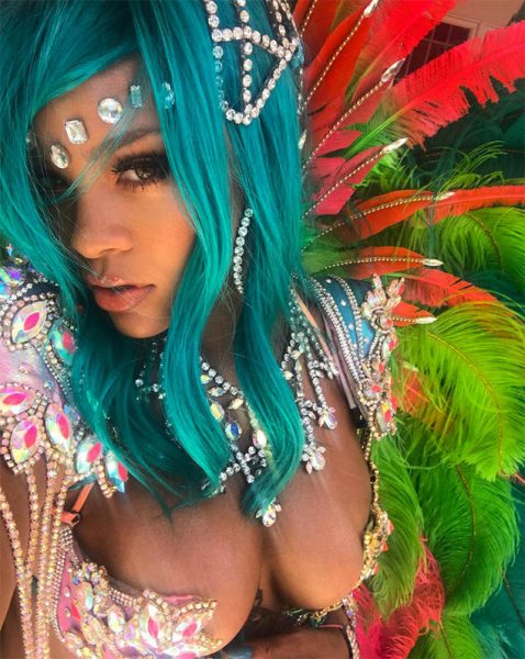 rs_634x796-170807110222-634.rihanna-cropover.8717