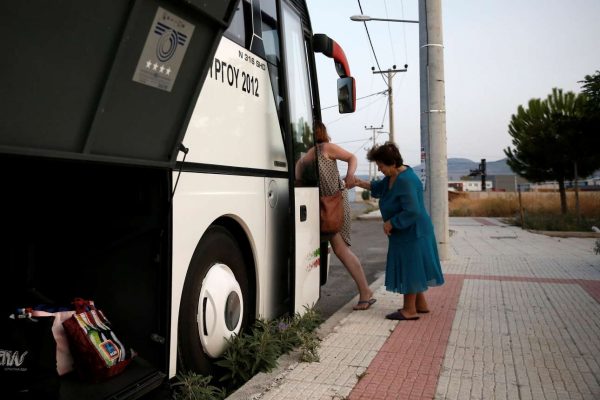 2017-09-10T071651Z_2098580471_RC11FEAE29D0_RTRMADP_3_GREECE-EVACUATION