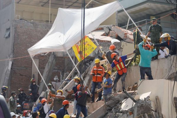 2017-09-21T041029Z_1746508690_RC15AF8F3990_RTRMADP_3_MEXICO-QUAKE