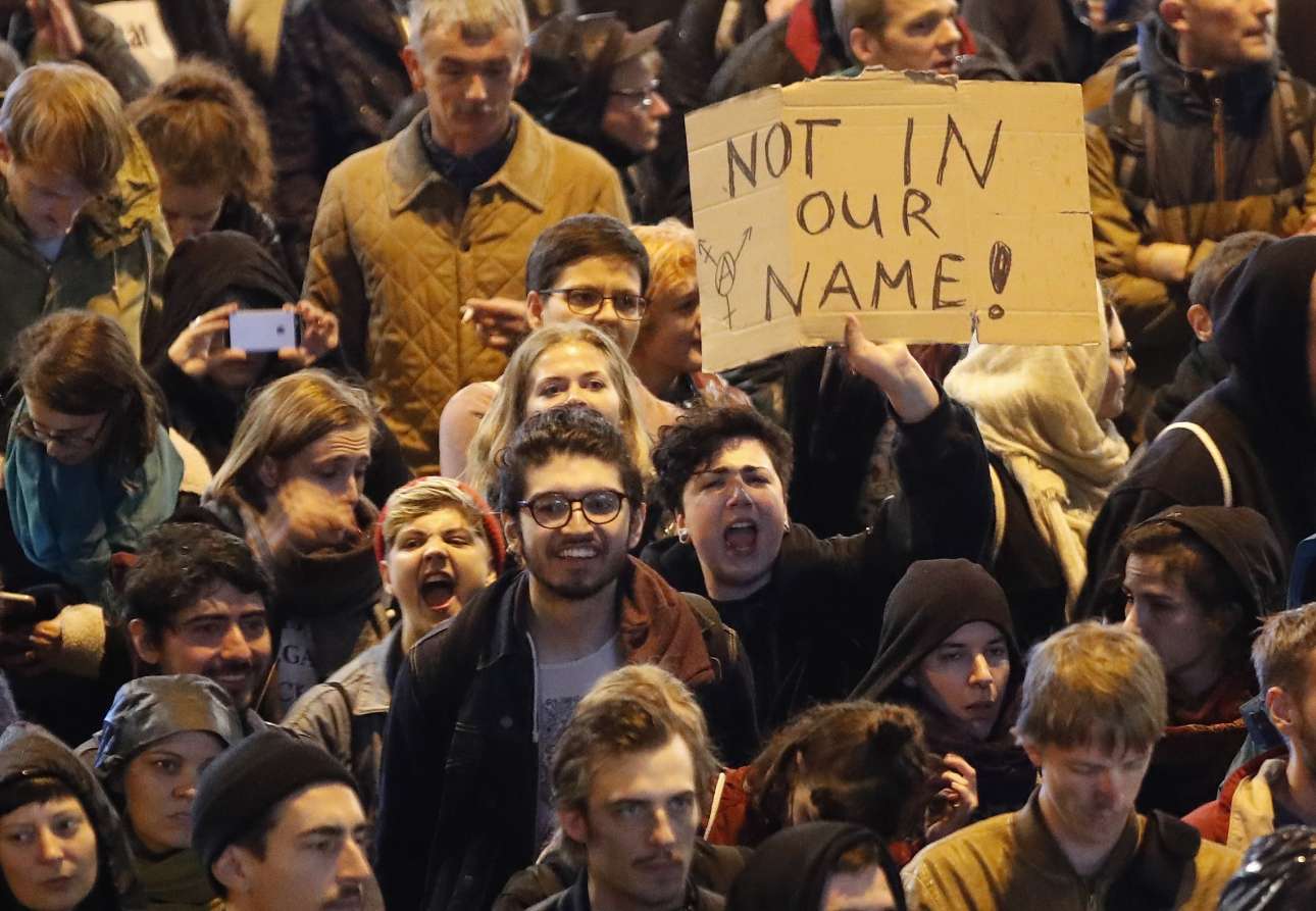 2017-09-24T180125Z_1605228880_UP1ED9O1E2CPV_RTRMADP_3_GERMANY-ELECTION-AFD-PROTEST
