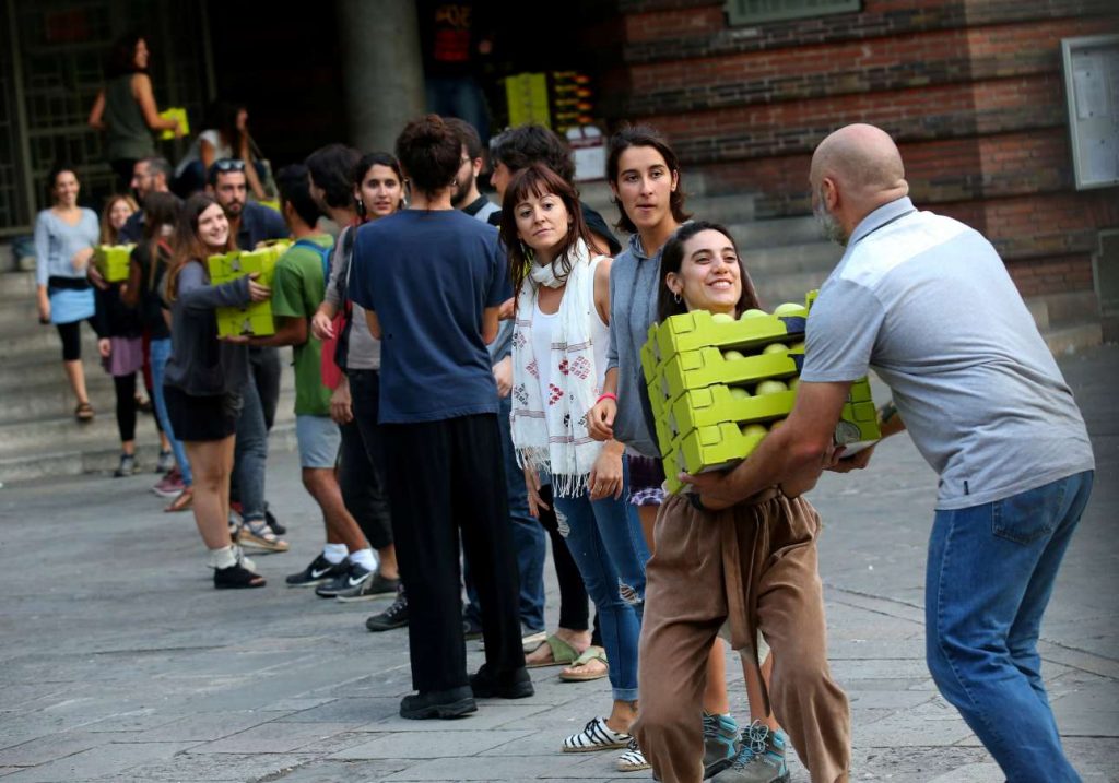 2017-09-29T191228Z_319300120_RC1D284A7100_RTRMADP_3_SPAIN-POLITICS-CATALONIA