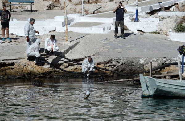 Από τον καθαρισμό στα βράχια της Πειραϊκής / INTIMEnews