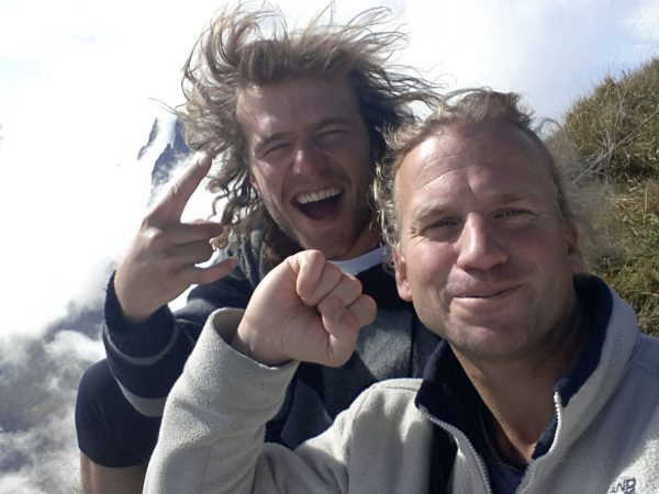 Αριστερά ο Αλεξάντερ, δεξιά ο σκηνοθέτης