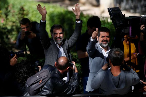 2017-10-06T102638Z_1237574586_RC1D89BBE6D0_RTRMADP_3_SPAIN-POLITICS-CATALONIA