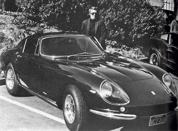 Ο Στιβ Μακ Κουίν, το 1967, με μια Ferrari 275 GTB/4 Scaglietti (Ferrari)