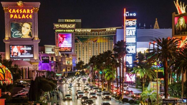 Las Vegas Strip. Στο βάθος το καζίνο Trump