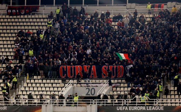 Οι οπαδοί της Μίλαν στο ΟΑΚΑ (REUTERS/Alkis Konstantinidis)