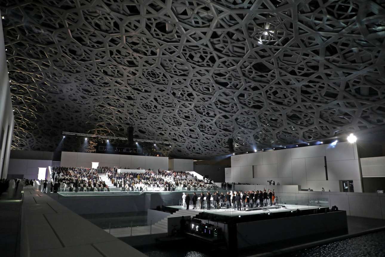 2017-11-08T193016Z_1733092557_RC18FAA75370_RTRMADP_3_FRANCE-EMIRATES-LOUVRE