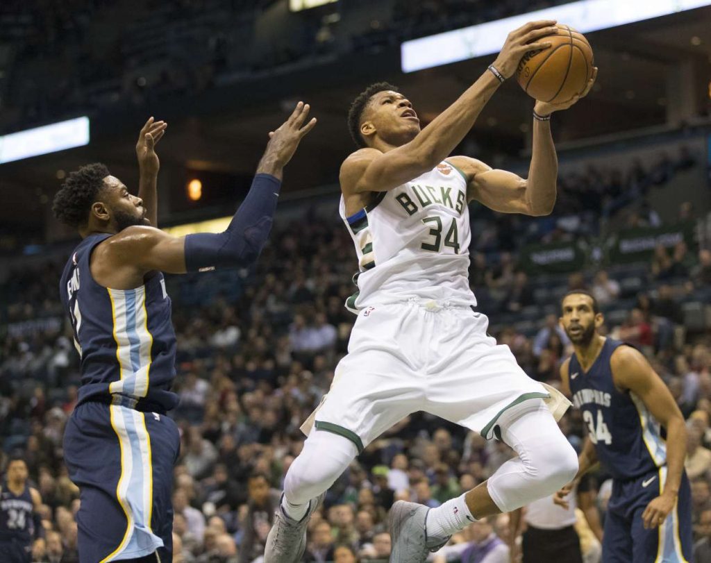 2017-11-14T021931Z_386587608_NOCID_RTRMADP_3_NBA-MEMPHIS-GRIZZLIES-AT-MILWAUKEE-BUCKS