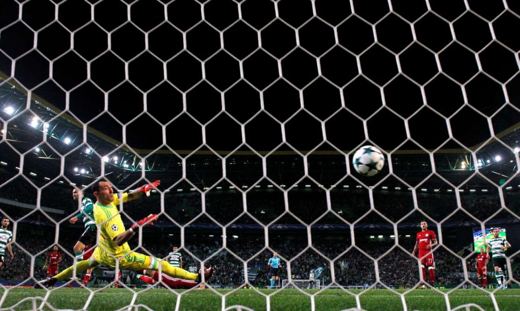 2017-11-22T210238Z_857043448_RC1742ED2750_RTRMADP_3_SOCCER-CHAMPIONS-SLI-OLY