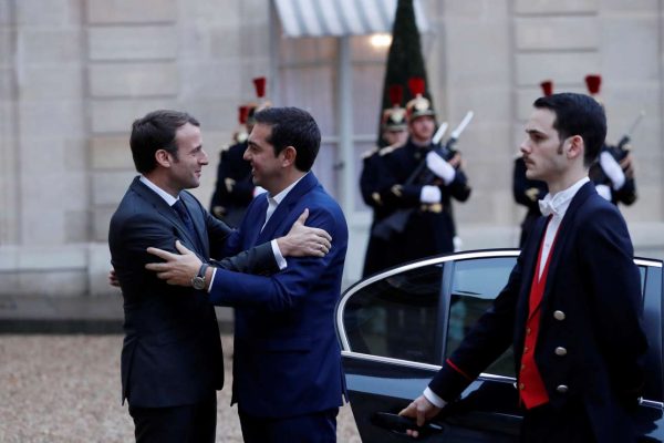 2017-11-24T082241Z_1838755179_RC1FC73D58C0_RTRMADP_3_FRANCE-GREECE-TSIPRAS-MACRON