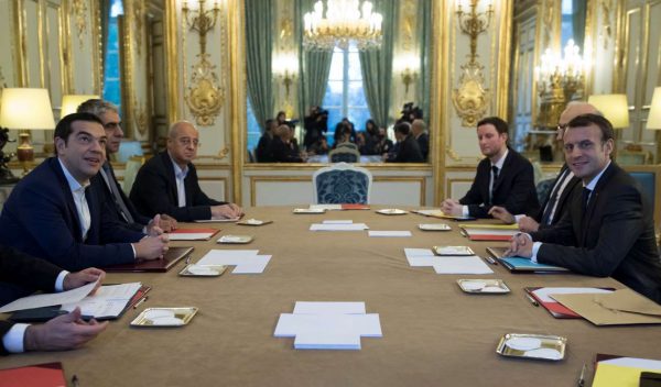 2017-11-24T084108Z_1085872125_RC1B9702F5D0_RTRMADP_3_FRANCE-GREECE-TSIPRAS-MACRON