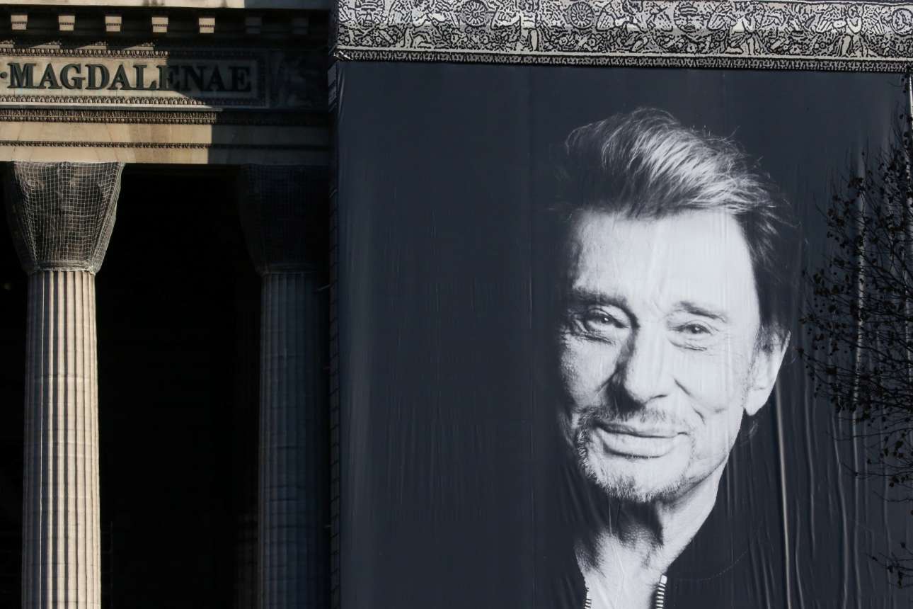 2017-12-09T095441Z_1963054921_RC1EEA6A4D70_RTRMADP_3_PEOPLE-JOHNNYHALLYDAY