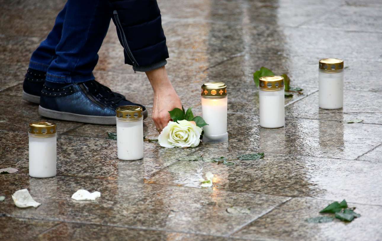 2017-12-19T125850Z_1895458143_RC1E381306F0_RTRMADP_3_GERMANY-TRUCK-ANNIVERSARY