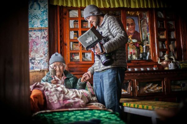 Ο Ρενάν Οζτούρκ, κατά τη διάρκεια των γυρισμάτων (Mountain )