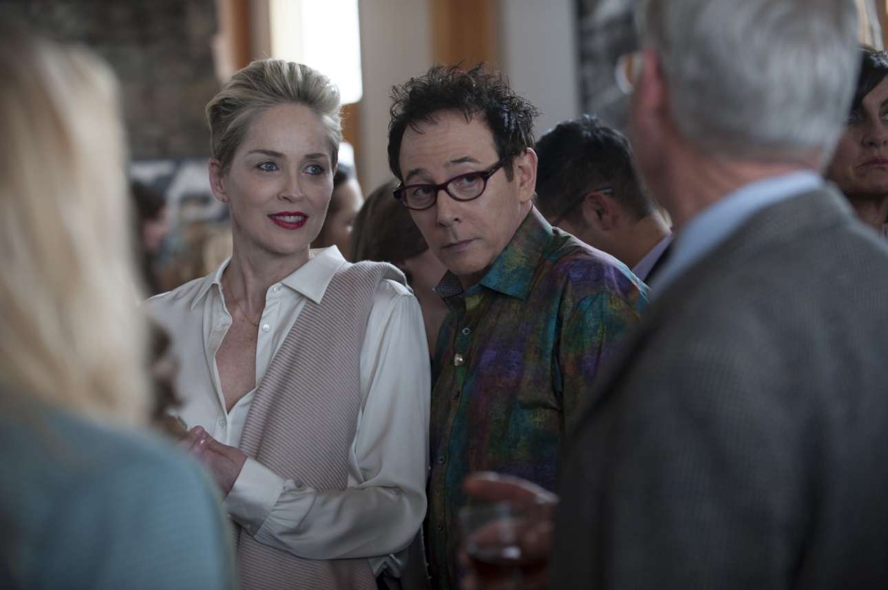 Sharon-Stone-as-Olivia-Lake-Paul-Reubens-as-JC-Mosaic (1)