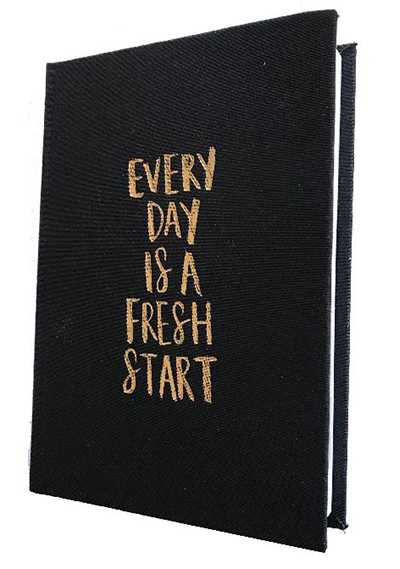 imerologio-to-koyti-2018-imerisio-every-day-is-a-fresh-mayro-left-1000-1272955