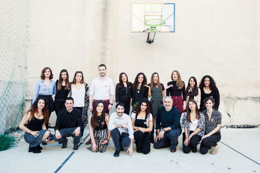 Συμμετέχοντες φοιτητές στο 3ο Korres Univeristy Lab, μαζί με τον ιδρυτή της εταιρείας, Γιώργο Κορρέ τρίτο από δεξιά στην πρώτη σειρά