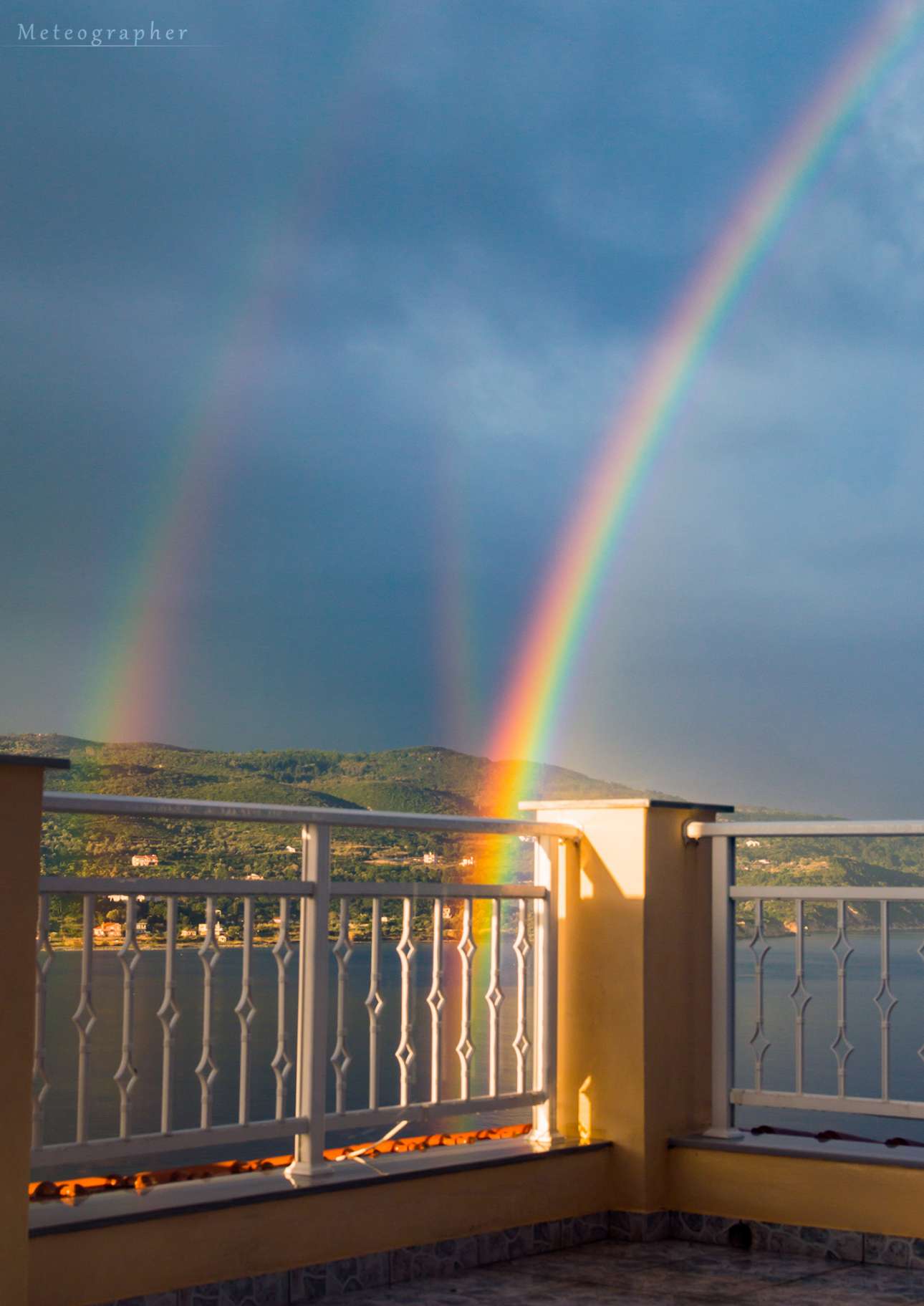Τριπλό ουράνιο τόξο (α)
