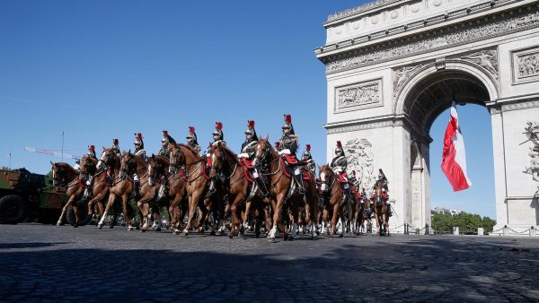 14-juillet-2017-garde-republicaine-cheval-chevaux-2f6bbc-0@1x