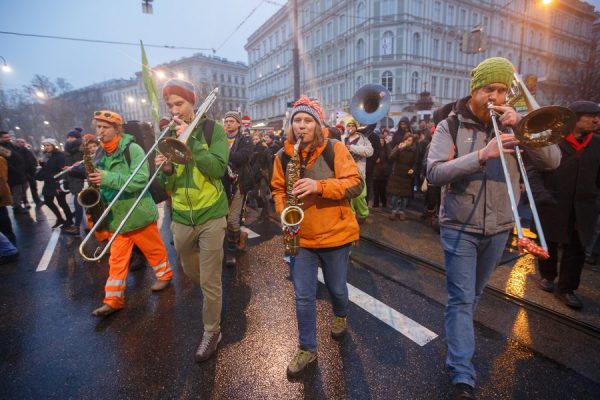 epa06436256 A marching band perform during a protest against the new coalition government between Austrian Peoples Party (OeVP) and the right-wing Austrian Freedom Party (FPOe) in Vienna, Austria, 13 January 2018. About 20,000 people took part in the demonstration organized by NGOs, refugee initiatives, political and civic organizations to protest against racism and social cuts of the new Austrian government. EPA/FLORIAN WIESER