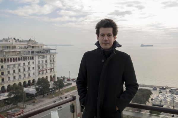 Φωτογραφία που δόθηκε σήμερα στη δημοσιότητα και εικονίζει τον Κωνσταντίνο Δασκαλάκη γεννηθείς το 1981, πολυβραβευμένο καθηγητή της Επιστήμης των Υπολογιστών στο περίφημο ΜΙΤ, την Πέμπτη 18 Ιανουαρίου 2018, όπου μίλησε στο ΑΠΕ-ΜΠΕ για όλα τα σενάρια που αφορούν την εξέλιξη της τεχνητής νοημοσύνης στα επόμενα 50 χρόνια, αλλά και για τα φιλοσοφικά και ηθικά ζητήματα που ανακύπτουν, Σάββατο 20 Ιανουαρίου 2018. ΑΠΕ-ΜΠΕ/ΑΠΕ-ΜΠΕ/ΝΙΚΟΣ ΑΡΒΑΝΙΤΙΔΗΣ