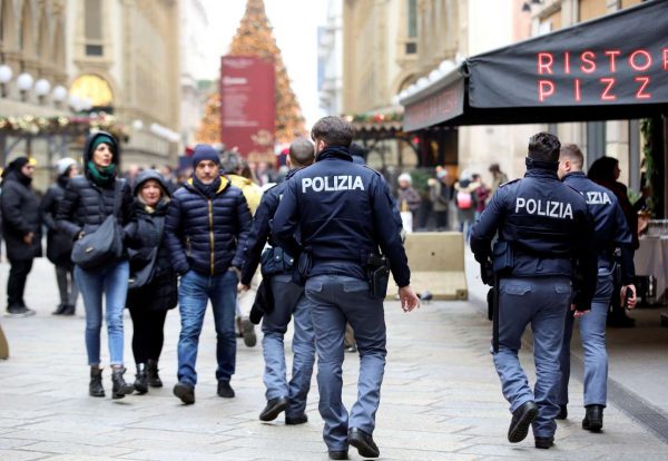 Οι Καραμπινιέροι δεν τα έχουν φέρει πάντα εις πέρας απέναντι στη Μαφία (REUTERS/Stefano Rellandini)