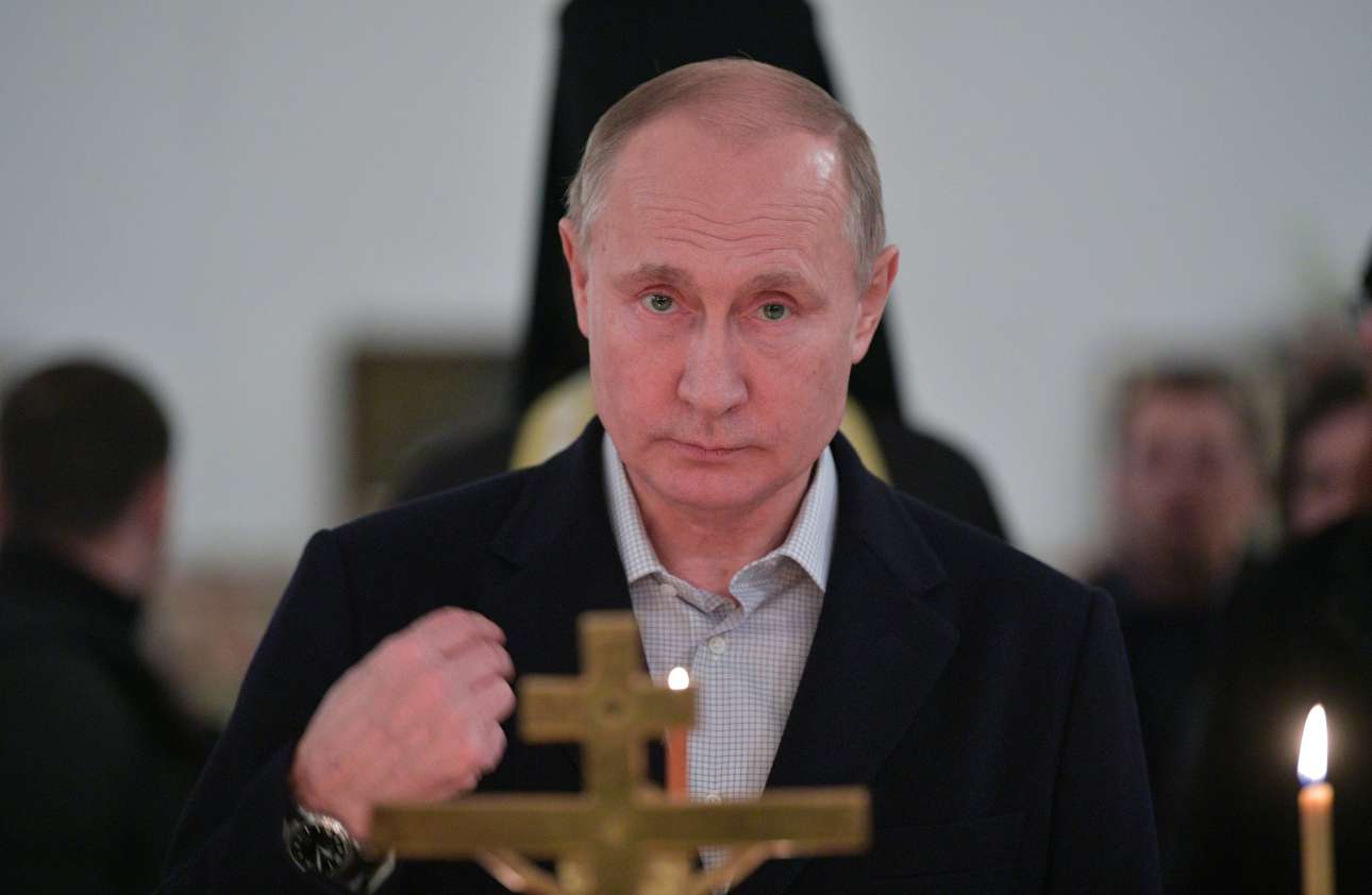 2018-01-19T040932Z_2124636188_RC137B7CE280_RTRMADP_3_RELIGION-EPIPHANY-PUTIN