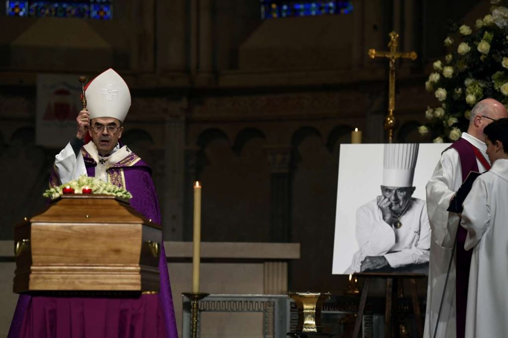 2018-01-26T125016Z_326860660_RC1B5F4C3250_RTRMADP_3_PEOPLE-BOCUSE