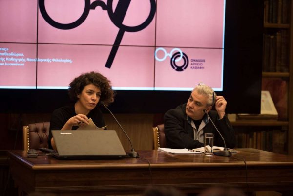 Ο Γιάννης Παπαθεοδώρου, Αναπληρωτής Καθηγητής Νεοελληνικής Φιλολογίας στο Πανεπιστήμιο Ιωαννίνων και η Μαριάννα Χριστοφή, Συντονίστρια Επικοινωνίας & Δράσεων Αρχείου Καβάφη, σε μία από τις συναντήσεις του Κύκλου Ανοιχτών Μαθημάτων Αρχείου Καβάφη 2017