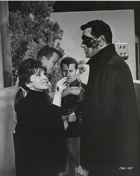 MV5BNjU2MTBjNTItOGY1MS00OGEzLTlkZDgtYTQyOWY0ZGViMTBkXkEyXkFqcGdeQXVyMzAwOTU1MTk@._V1_SY1000_CR0,0,829,1000_AL_