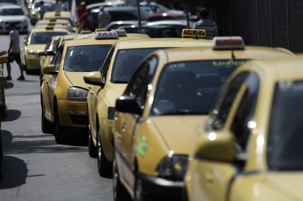 Tαξί στην Αθήνα (Λιάκος Γιάννης/InTimeNews)