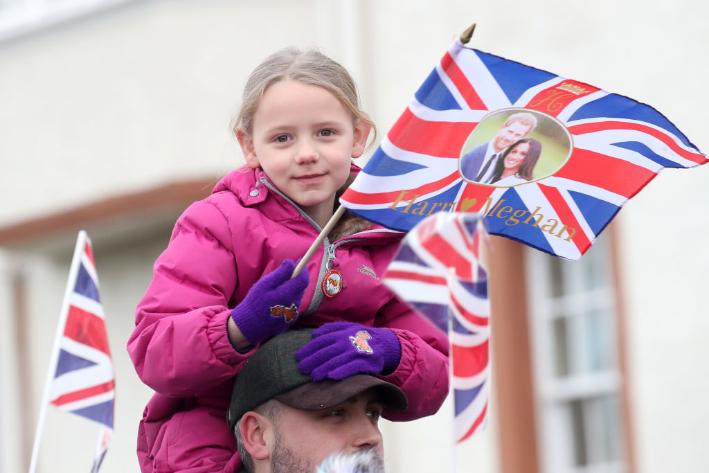 EDINBURGH, SCOTLAND - FEBRUARY 13: A little girl waves a flag as she awaits the arrival of Prince Harry and Meghan Markle to Edinburgh Castle on February 13, 2018 in Edinburgh, Scotland. (Photo by Chris Jackson/Chris Jackson/Getty Images)