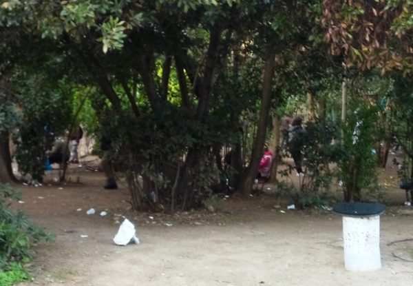 Η πιάτσα ναρκωτικών μέσα στο Πεδίο του Aρεως