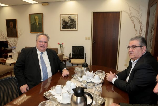 Ο υπουργός Εξωτερικών Νίκος Κοτζιάς συναντάται στον Περισσό με τον Γενικό Γραμματέα της ΚΕ του ΚΚΕ Δημήτρη Κουτσούμπα, Δευτέρα 2 Απριλίου 2018. Σειρά επαφών με επικεφαλείς και εκπροσώπους κομμάτων ξεκίνησε ο υπουργός Εξωτερικών Νίκος Κοτζιάς προκειμένου να τους ενημερώσει για την εξελίξεις στο Σκοπιανό. ΑΠΕ-ΜΠΕ/ΑΠΕ-ΜΠΕ/Παντελής Σαίτας