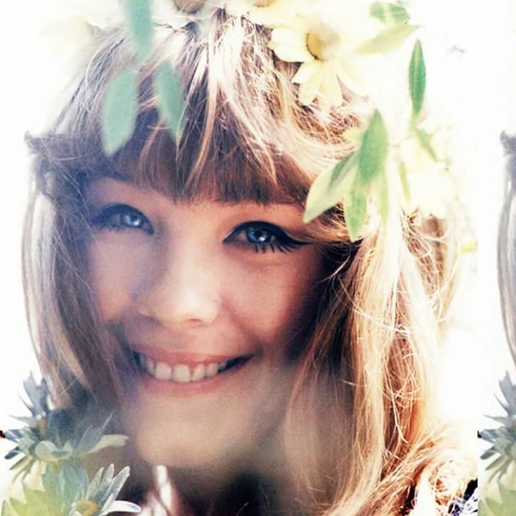 Καλλονή για την εποχή της, την εποχή των παιδιών των λουλουδιών