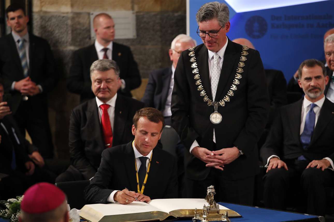 2018-05-10T110150Z_1272090064_UP1EE5A0UN25O_RTRMADP_3_EUROPE-MACRON-CHARLEMAGNE