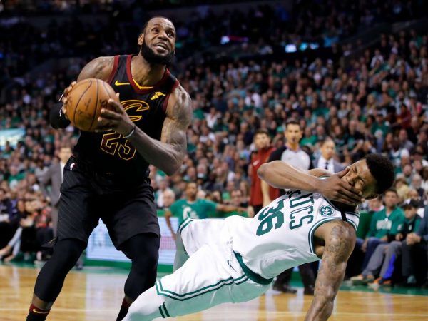 2018-05-28T014124Z_225285265_NOCID_RTRMADP_3_NBA-PLAYOFFS-CLEVELAND-CAVALIERS-AT-BOSTON-CELTICS