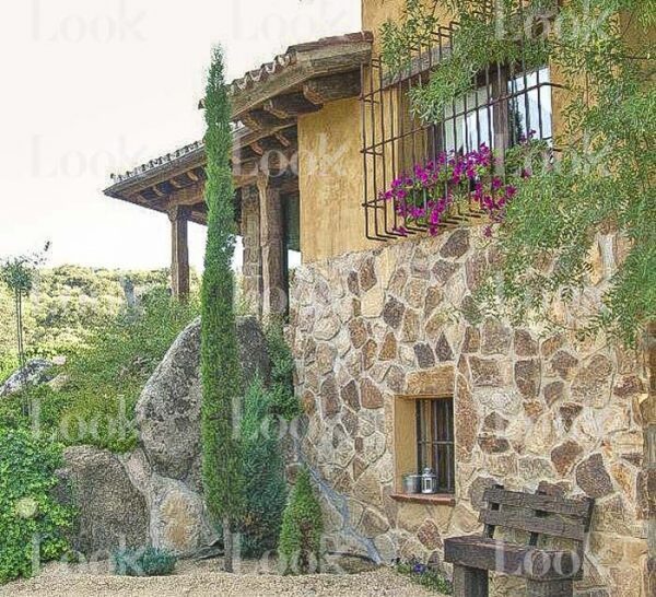 pablo-iglesias-irene-montero-casa-exterior-5