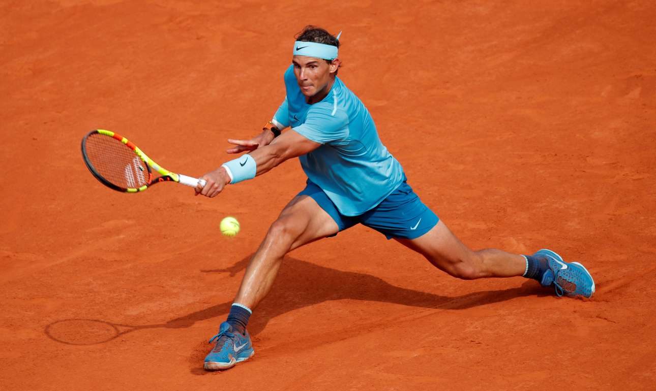 Το χώμα είναι η ζωή του... REUTERS)