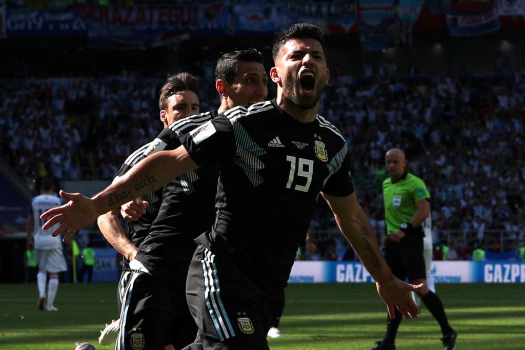 2018-06-16T132655Z_1842139670_RC1C25158F00_RTRMADP_3_SOCCER-WORLDCUP-ARG-ICE