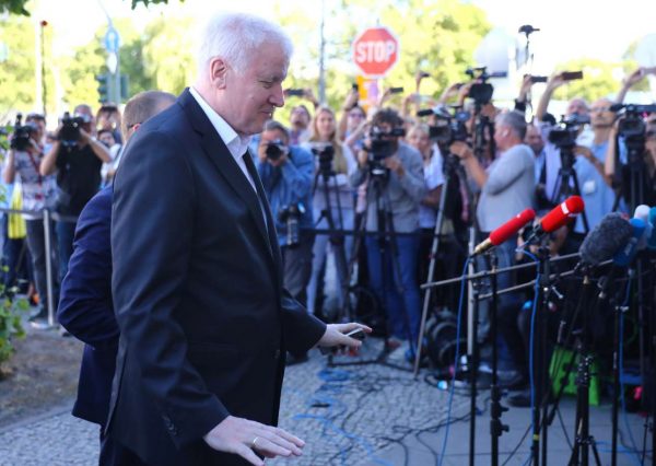 2018-07-02T153909Z_461475362_RC1E5D175720_RTRMADP_3_EUROPE-MIGRANTS-GERMANY