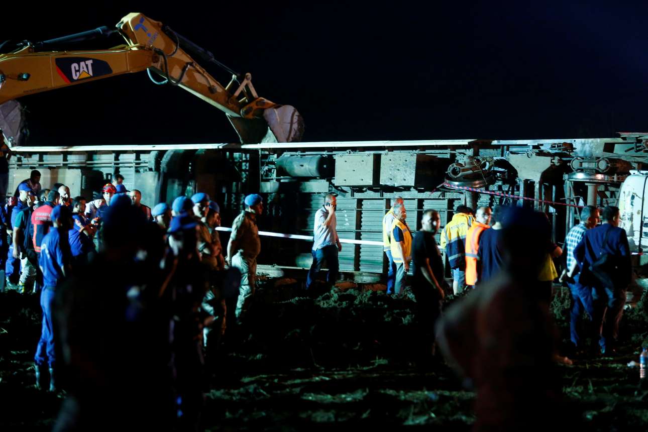 2018-07-09T020839Z_1459947517_RC1D086C73F0_RTRMADP_3_TURKEY-TRAIN