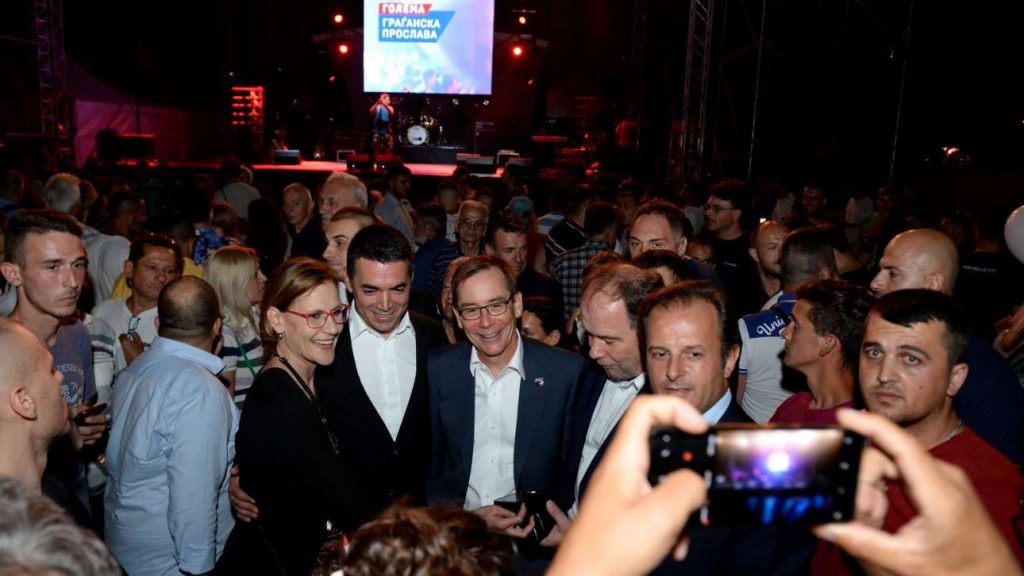 37161498_10156713853387932_8514741229454360576_o